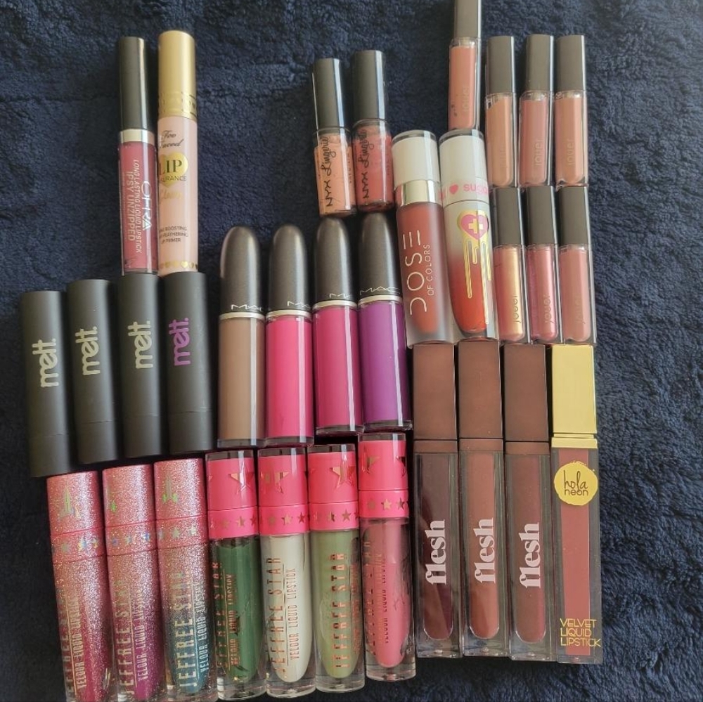 Variety of Prestige brand lippies (32 pcs.)